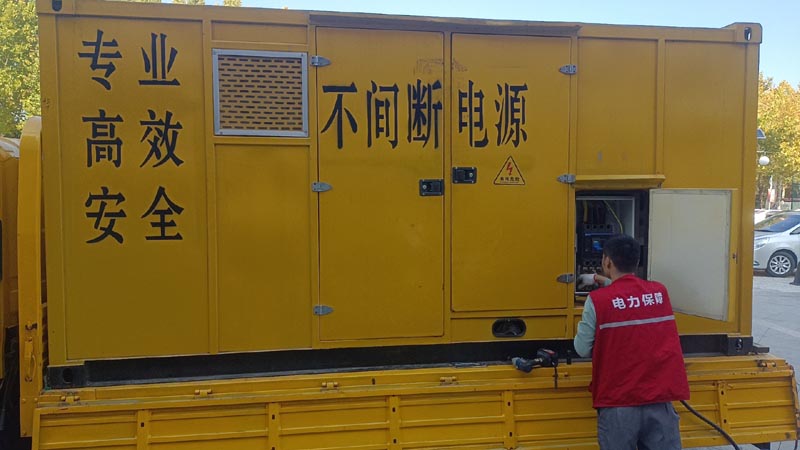 工布江达柴油发电机组和UPS电源配合使用时，如何避免切换过程中的电力中断？